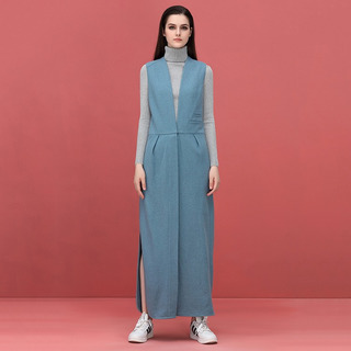 La Personnalité De La Tendance De La Mode À Long Gilet Tricoté |