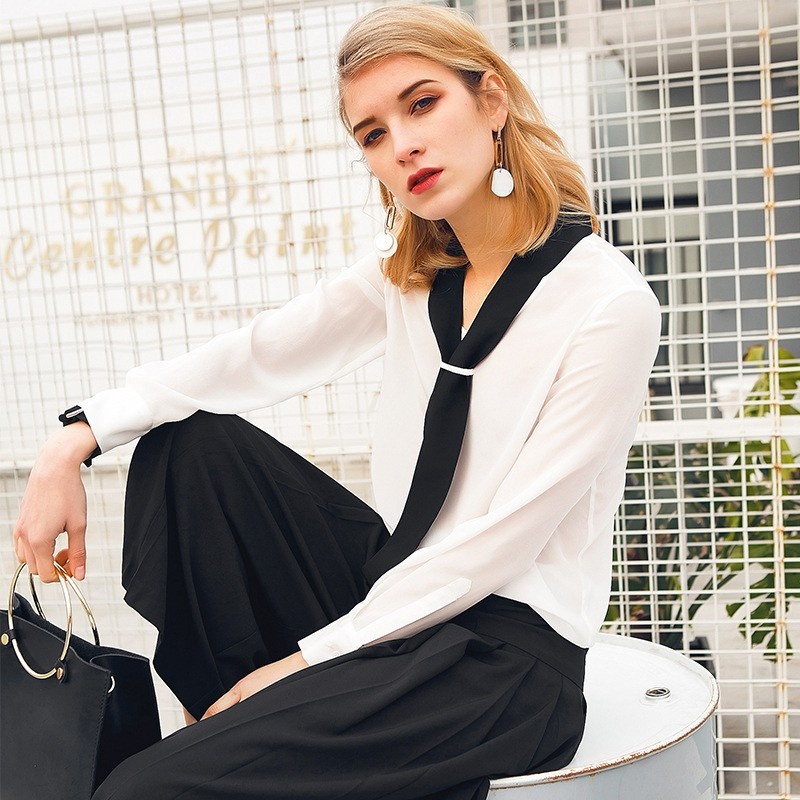 Bureau De Style Chemise Avec Col Contrastant | VoguesUs