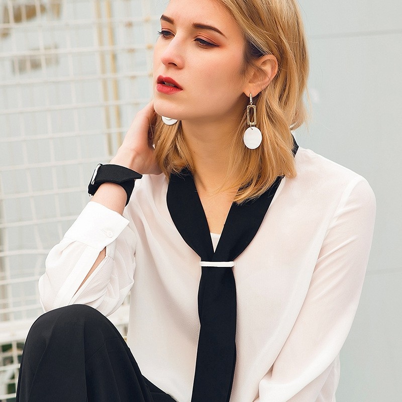 Bureau De Style Chemise Avec Col Contrastant | VoguesUs