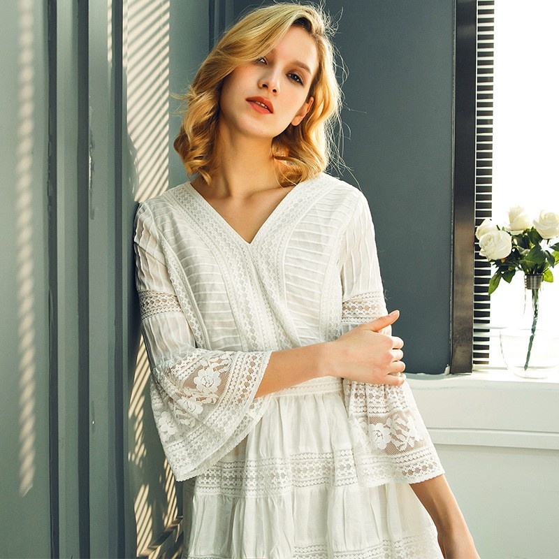 Costura Bordado Cuello V Ruffle Vestido Midi Con Detalle De Fruncido