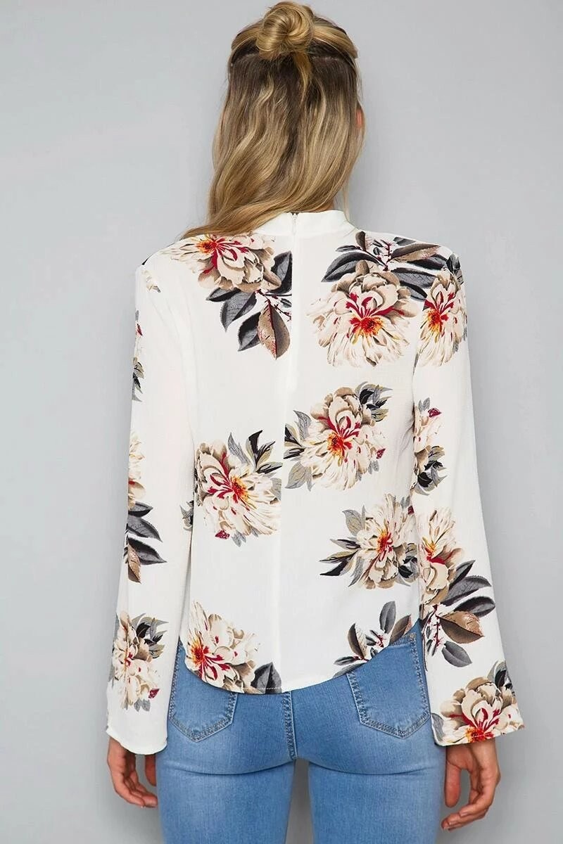 La Moda De La Impresión Floral V Gargantilla En El Cuello De La Blusa