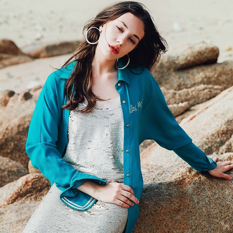 La Lumière De La Mer De Vert Décontracté Manche Longue Lettre De Broderie T-Shirt | VoguesUs
