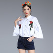 Blanc Doux Broderie Florale Flûte T-Shirt À Manches Avec Bouton Coloré