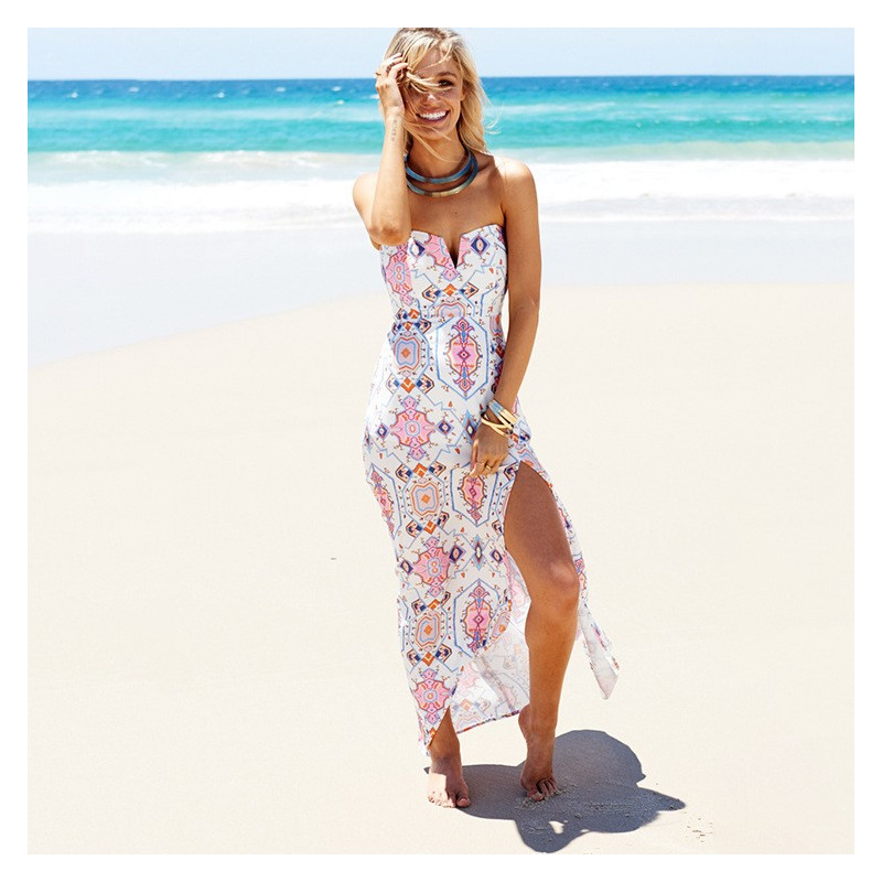 Sexy Elegante De La Playa De Los Hombros Fuera De La Cara De