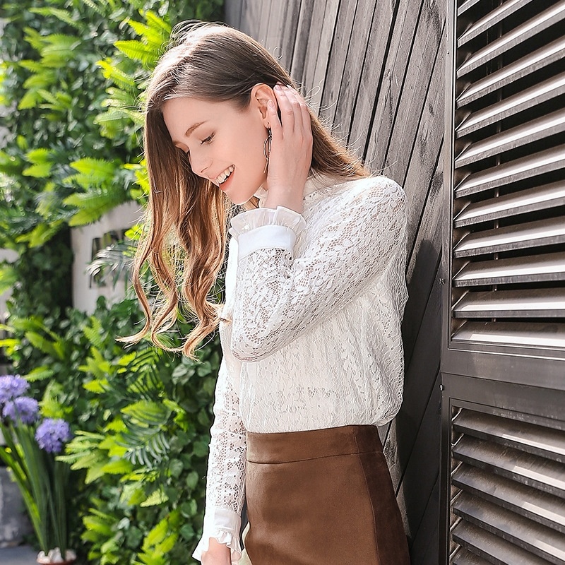 Exquise Dentelle Blanche, Chemise Avec Cravate Collier De Détail | VoguesUs