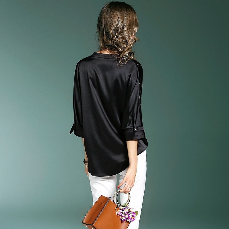 Sencillo Negro De 3/4 De La Manga De La Camisa De Seda Con Cosido