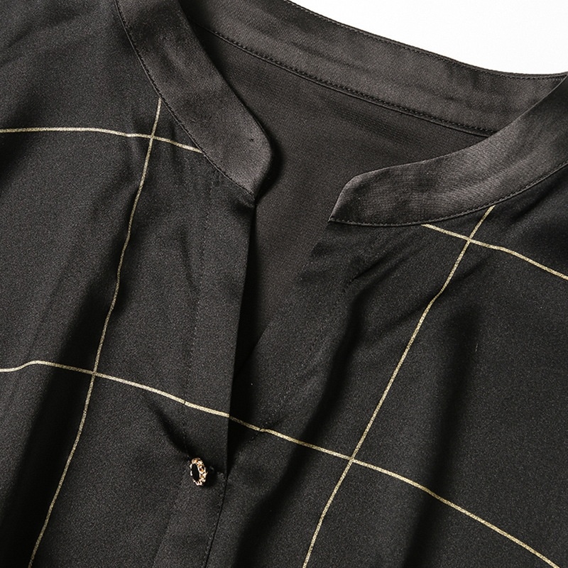 Sencillo Negro De 3/4 De La Manga De La Camisa De Seda Con Cosido