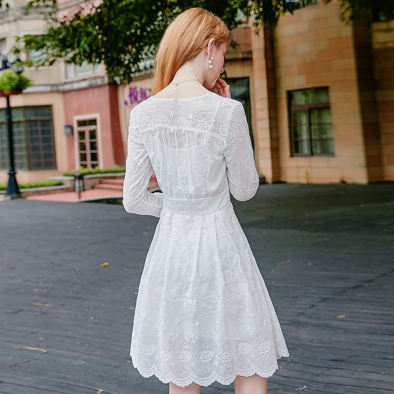 Blanc Brodé Manches Longues En Mousseline De Soie Robe En Dentelle | VoguesUs