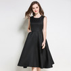 Elegante Negro Sin Mangas De Un Vestido De Línea