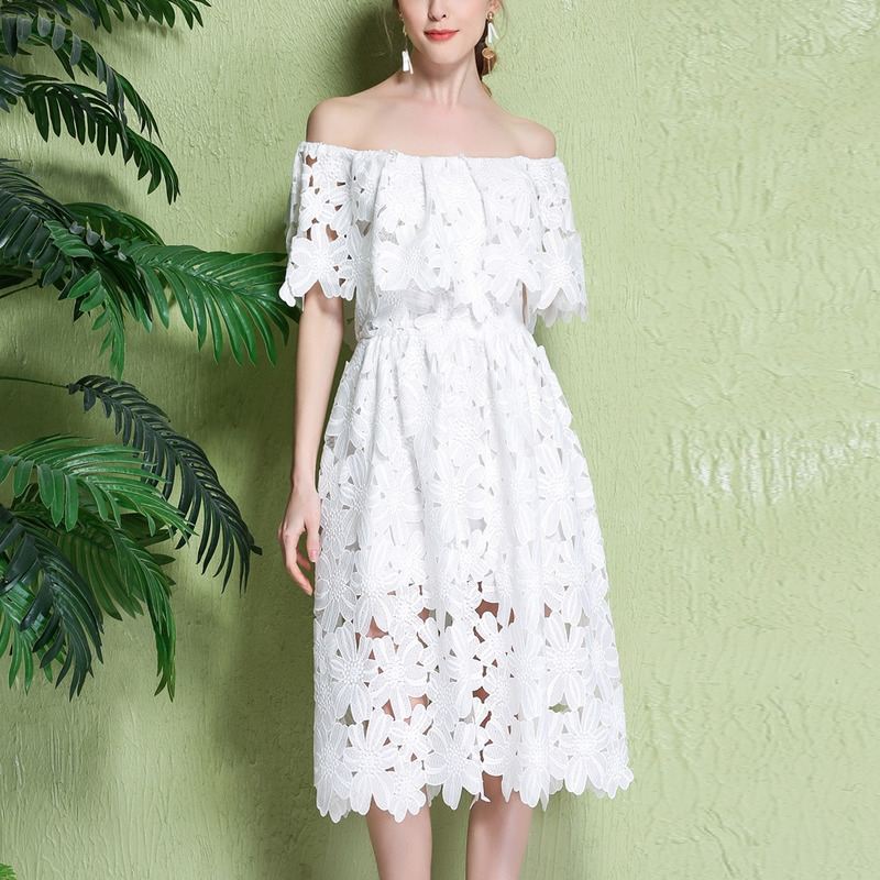 Blanc Dentelle Corset Taille À Manches Courtes Robe De Cutwork Détail |