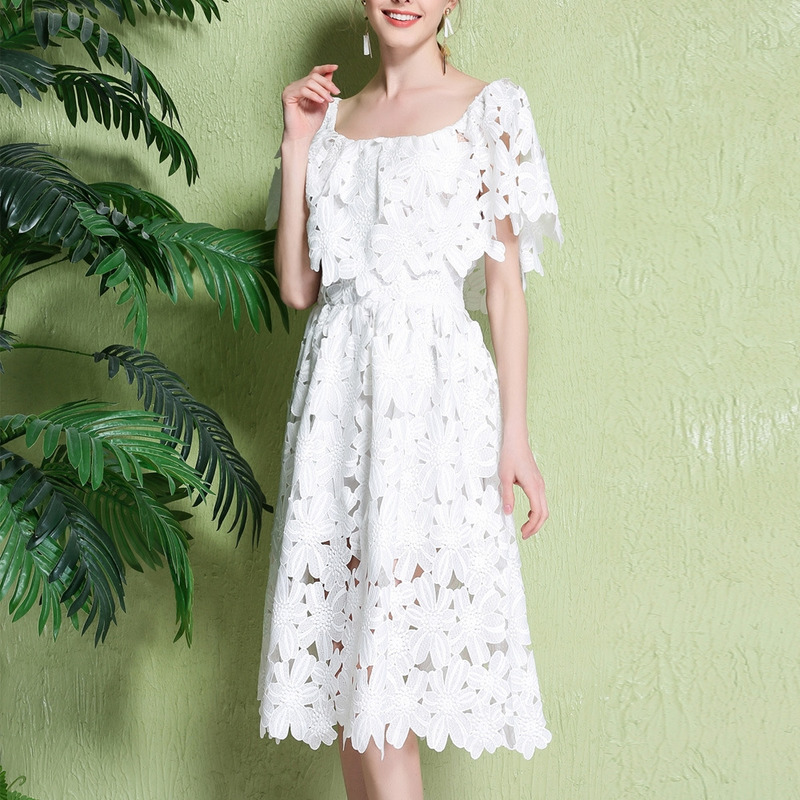 Weiße Spitze Korsett Taille Kurzarm-Kleid Mit Cutwork Detail |