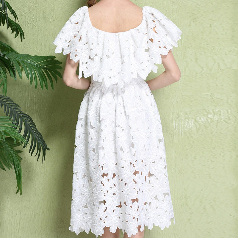 Blanc Dentelle Corset Taille À Manches Courtes Robe De Cutwork Détail |