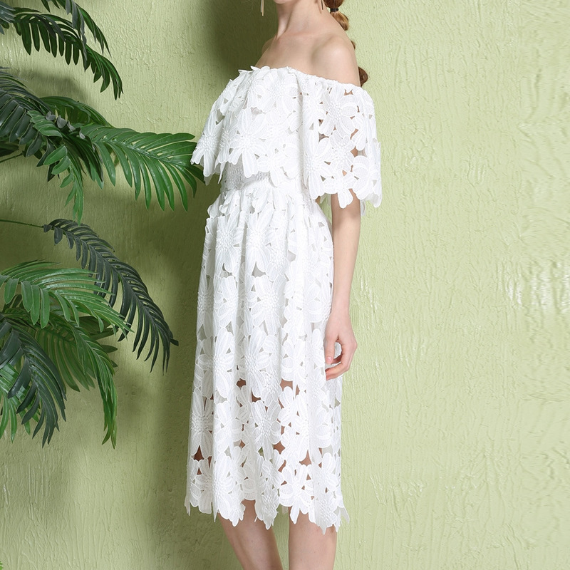 Weiße Spitze Korsett Taille Kurzarm-Kleid Mit Cutwork Detail |