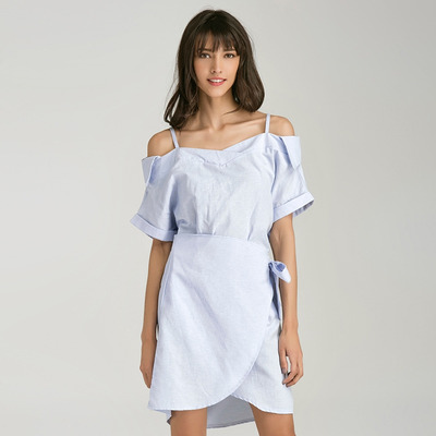 Cyan Clair Hors De L'Épaule À Manches Courtes Robe Wrap Avec Une Cravate À La Taille De Détails