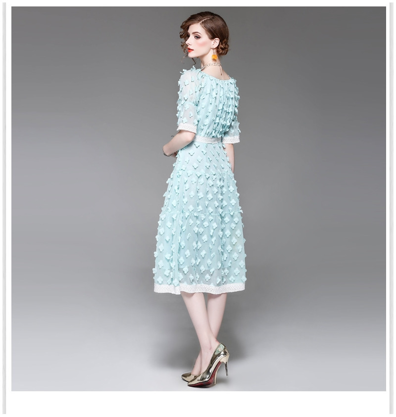 Au Début De L'Automne Applique Moitié Manches Robe Midi Avec Un Contraste De Cravate À La Taille