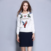 Douce Délicate Broderie Avec Le Pull