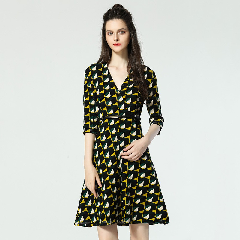 Élégant En V Profond Robe Géométrique | VoguesUs