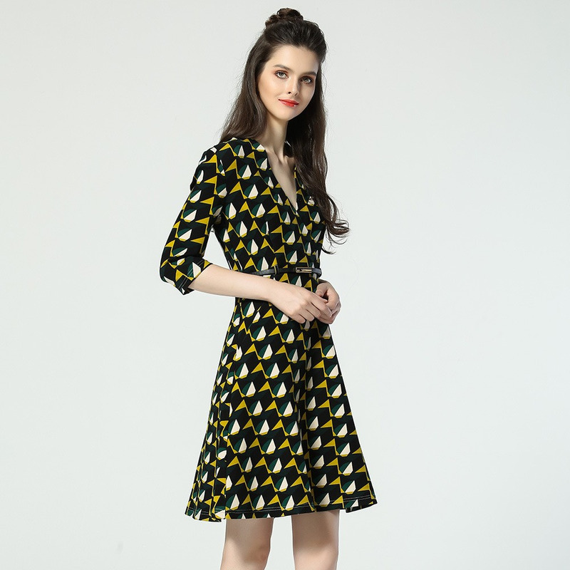 Élégant En V Profond Robe Géométrique | VoguesUs