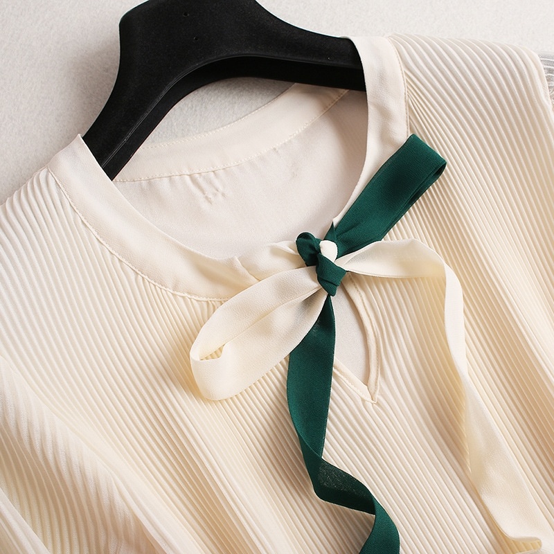 New Look Elegant Rüschen Plissiert-Spitze-Kleid Mit Bow Tie Detail |