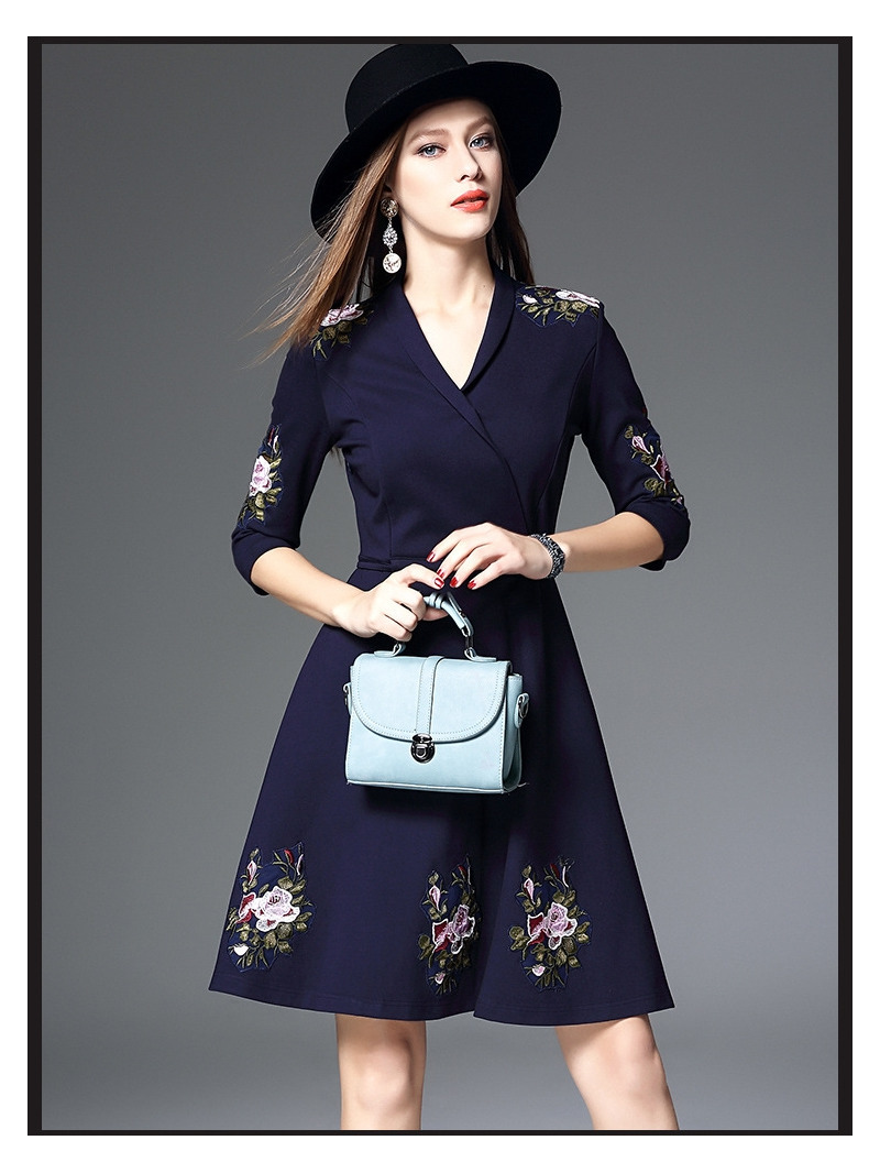 Florale Stickerei V-Ausschnitt Roman A Line Kleid | VoguesUs