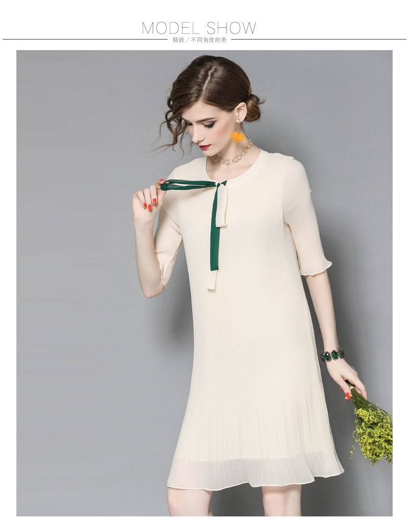 New Look Elegant Rüschen Plissiert-Spitze-Kleid Mit Bow Tie Detail |