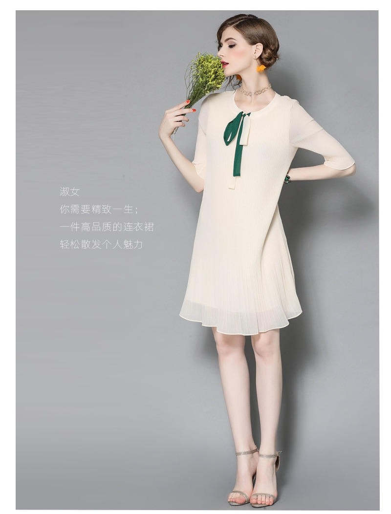New Look Elegant Rüschen Plissiert-Spitze-Kleid Mit Bow Tie Detail |