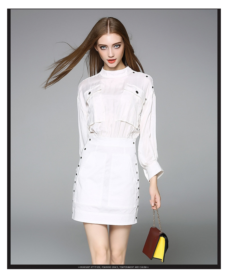 Runde High-Neck Long Sleeve Bleistift-Kleid Mit Seitlichem Knopf-Detail |