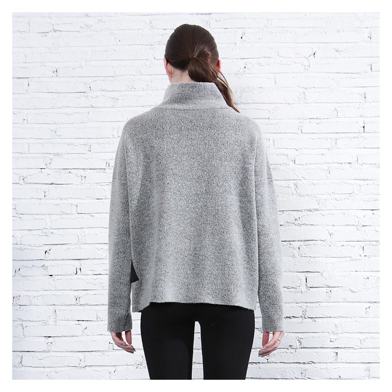 Entonnoir Cou Pull Gris Avec Poche En Cuir | VoguesUs