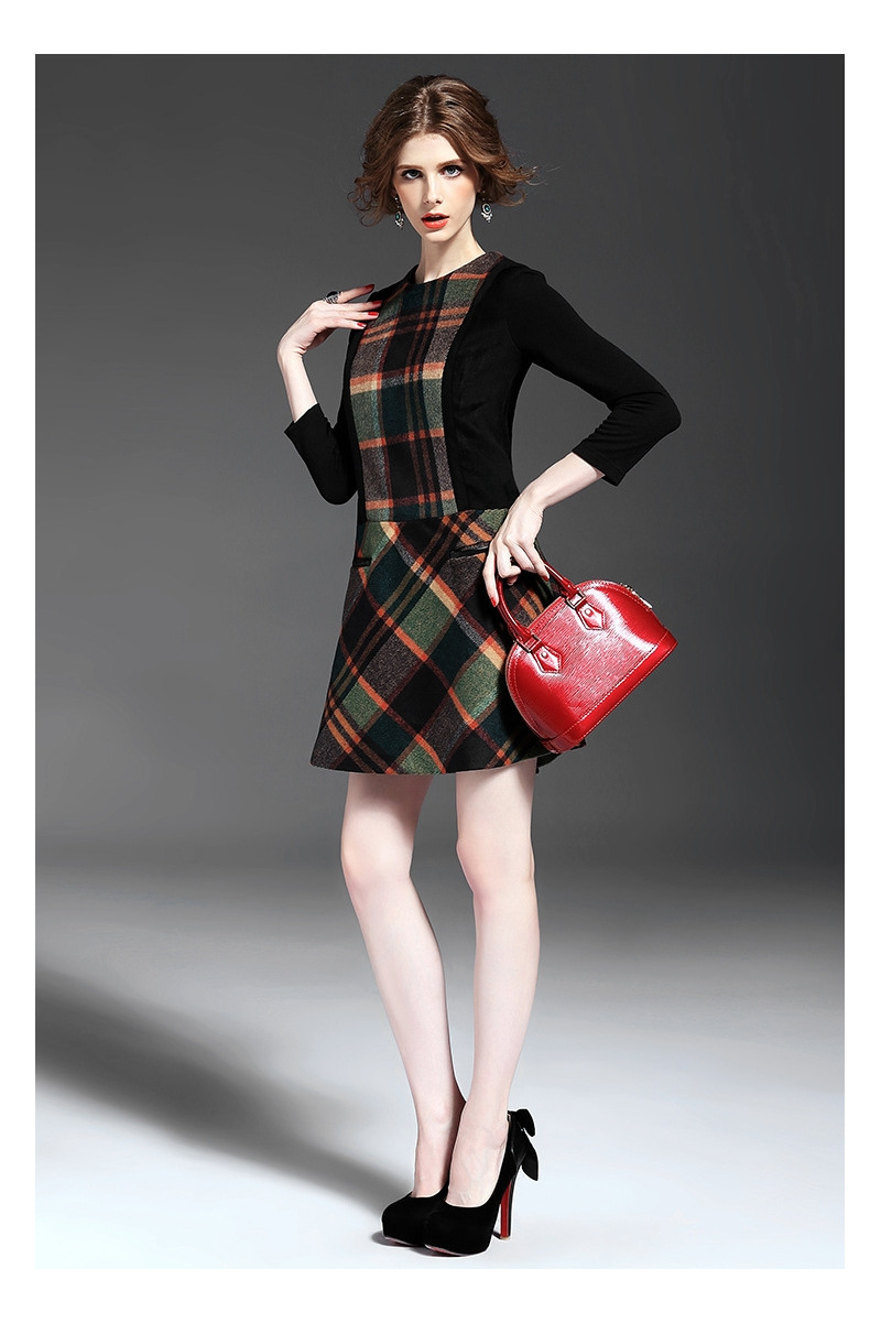 Round Necked Checked Knitted Spliced Woolen Dress | VoguesUs