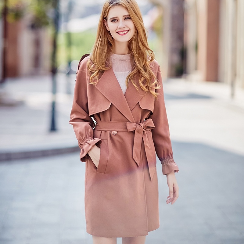Les femmes de la Lumière de Corail Long Trench-Coat Avec des Poches Fendues | VoguesUs