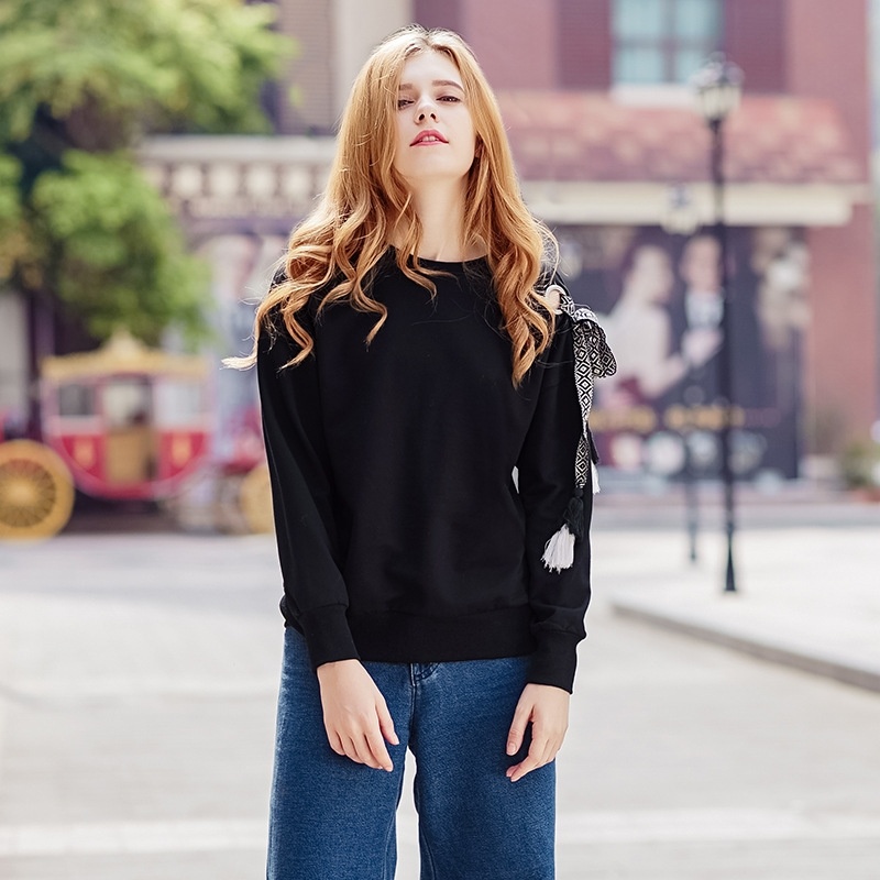 Couleur Unie Col Rond Épaule Froide Copain Pull En Tricot, Avec Une Cravate