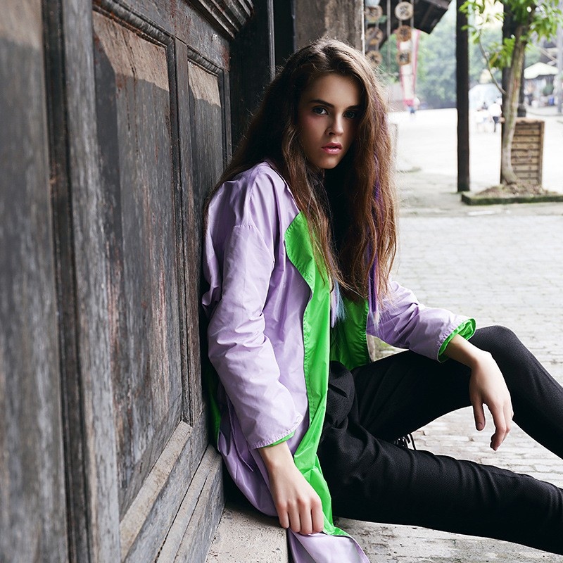 La Moda Larga Sección De Color Púrpura Y Verde Color De Contraste