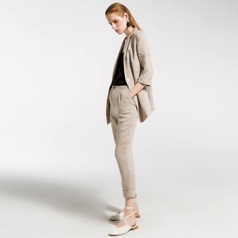 Le Lin Le Coton La Septième Manche De Costume De Costume Petit