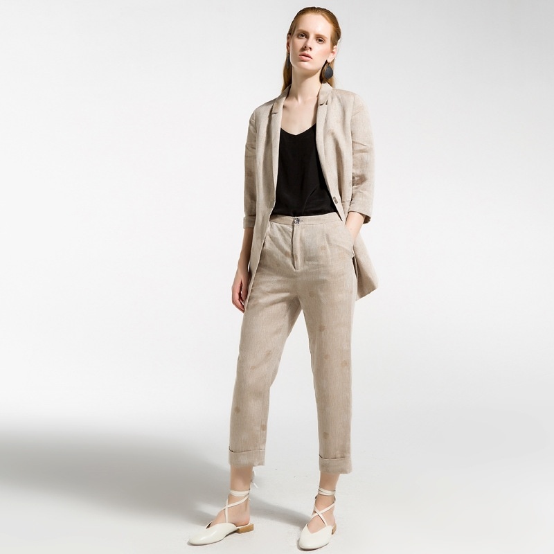 Le Lin Le Coton La Septième Manche De Costume De Costume Petit