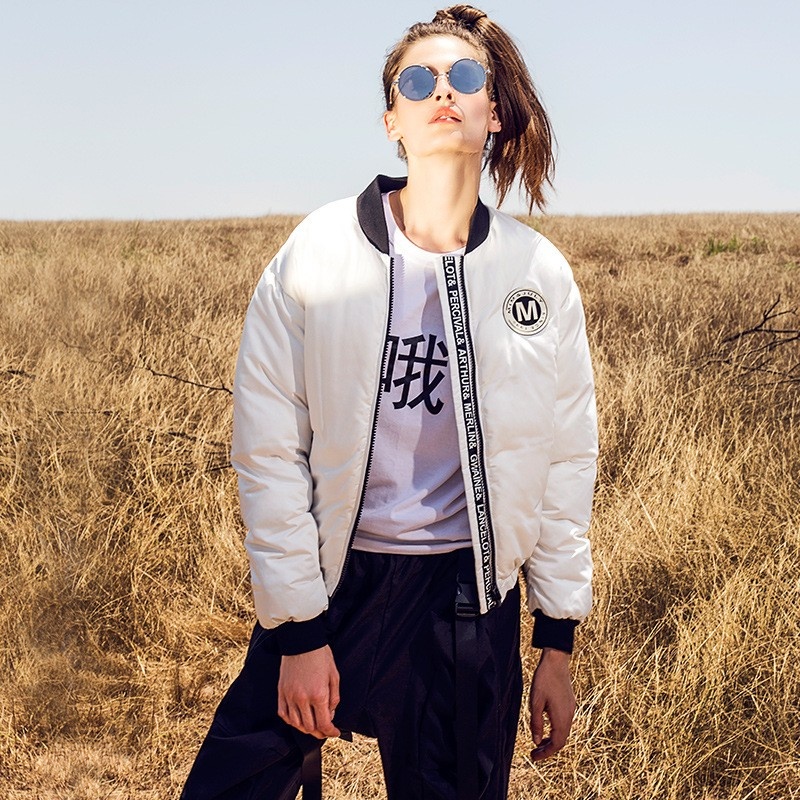 Einfache Und Elegante Mode-Spaß Englisch Patch Tuch Down Jacket