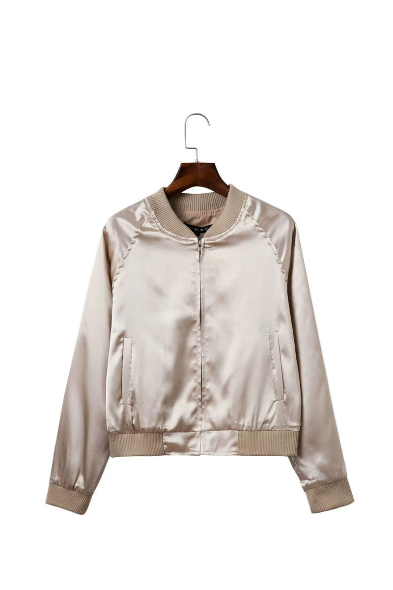 Mode-Trend Mit Einem Einfachen Baseball-Kurz-Jacke | VoguesUs