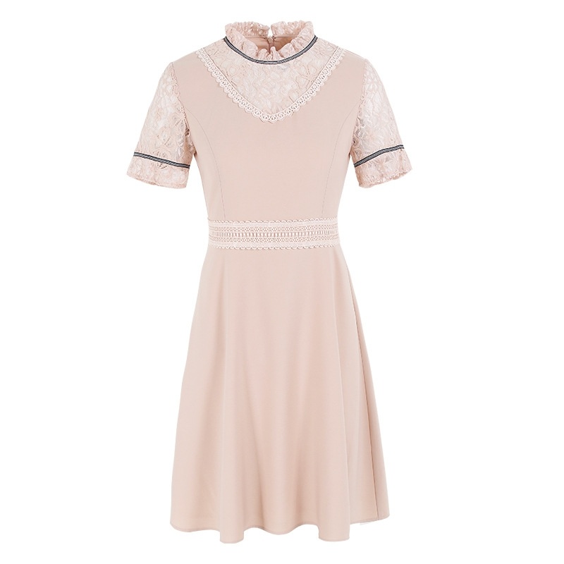 L'Épissage Évasée Manches D'Une Robe De