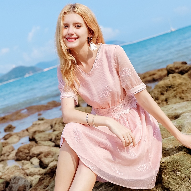 V-Ausschnitt Gesticktes A-chiffon-Kleid