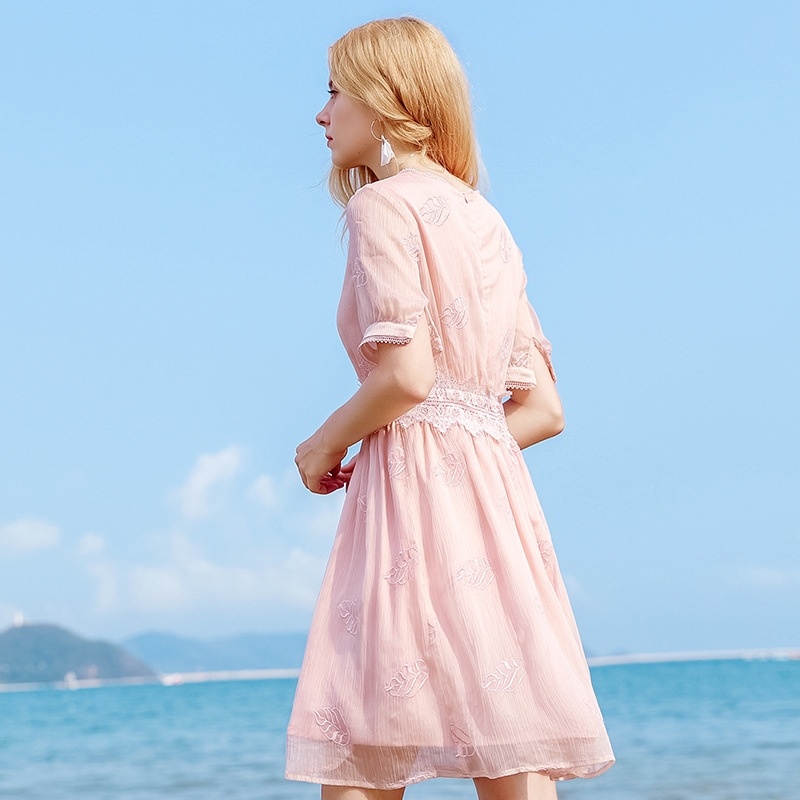 V-Ausschnitt Gesticktes A-chiffon-Kleid