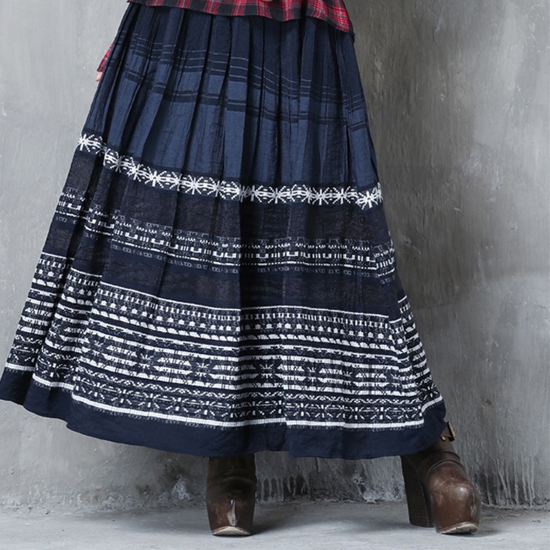 Elastic Waist Retro Embroidered Pleated Skirt