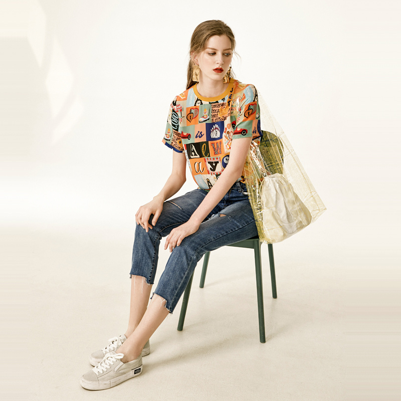 Bunte Runde Hals Cartoon-Buchstaben-Print Auf Seiden-T-Shirt | VoguesUs