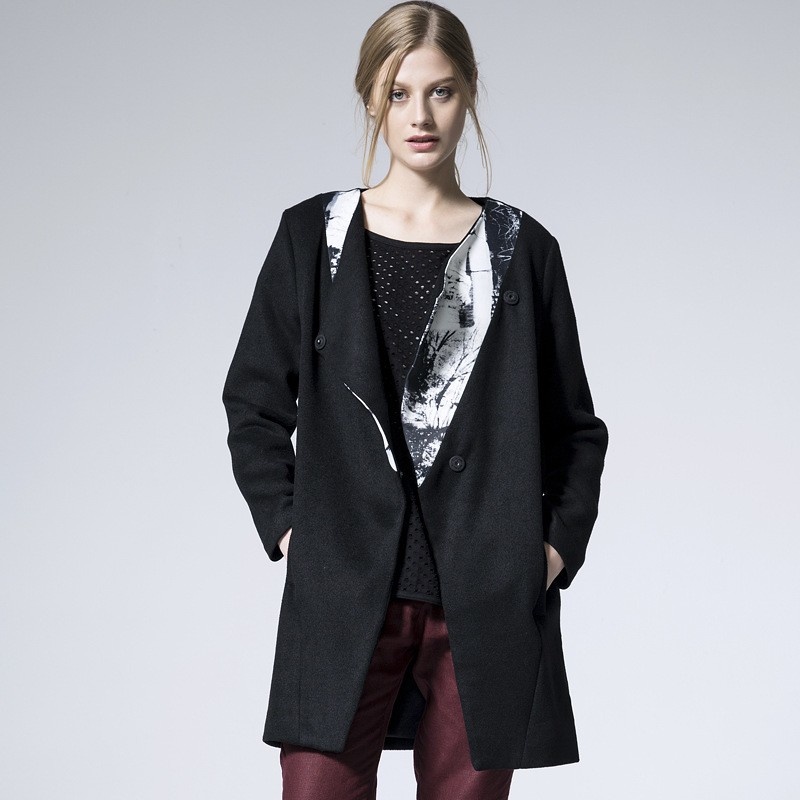 Elegante Negro De Lana Chaqueta De La Capa En La Mitad De La Longitud